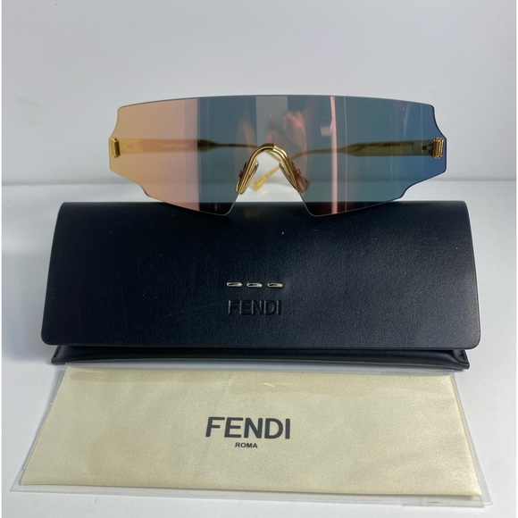 FENDI Rose Gold Shield Sunglasses
FF 0440/S 0000 99 - Picture 3 of 16